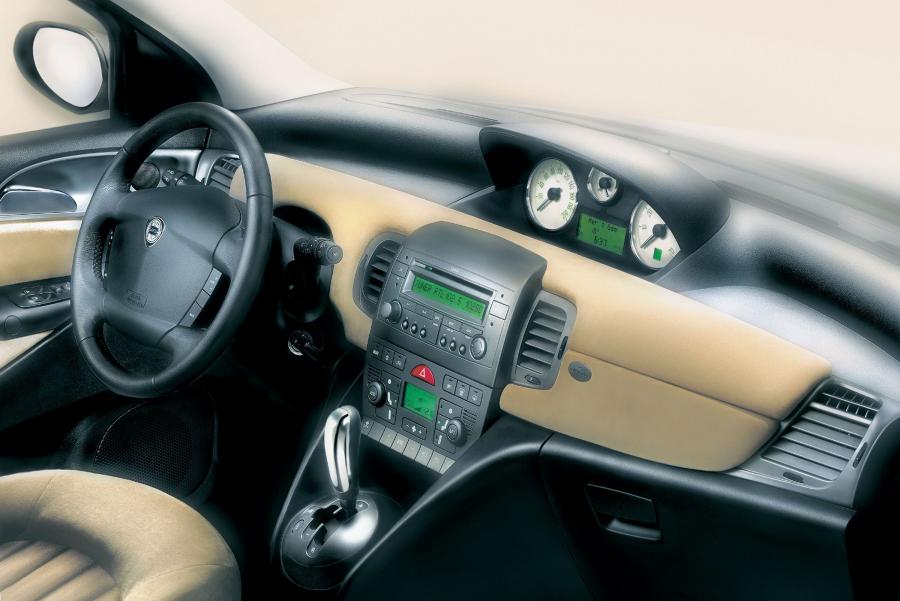  Lancia Ypsilon 2003 года  (фото 41 из 114)